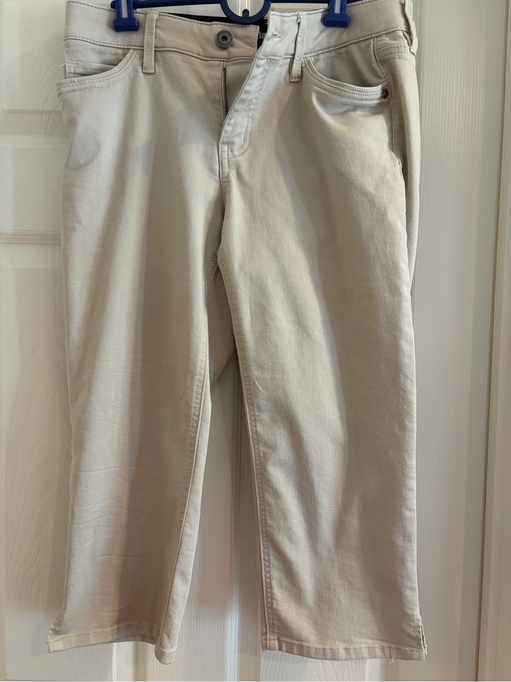 Liz Claiborne Light Beige Straight-Leg Stretch Capris
